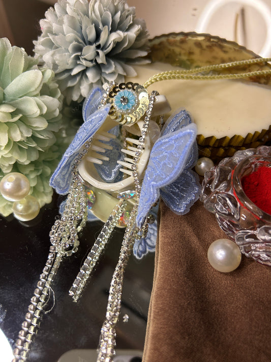Blue Butterfly Clutcher Lumba