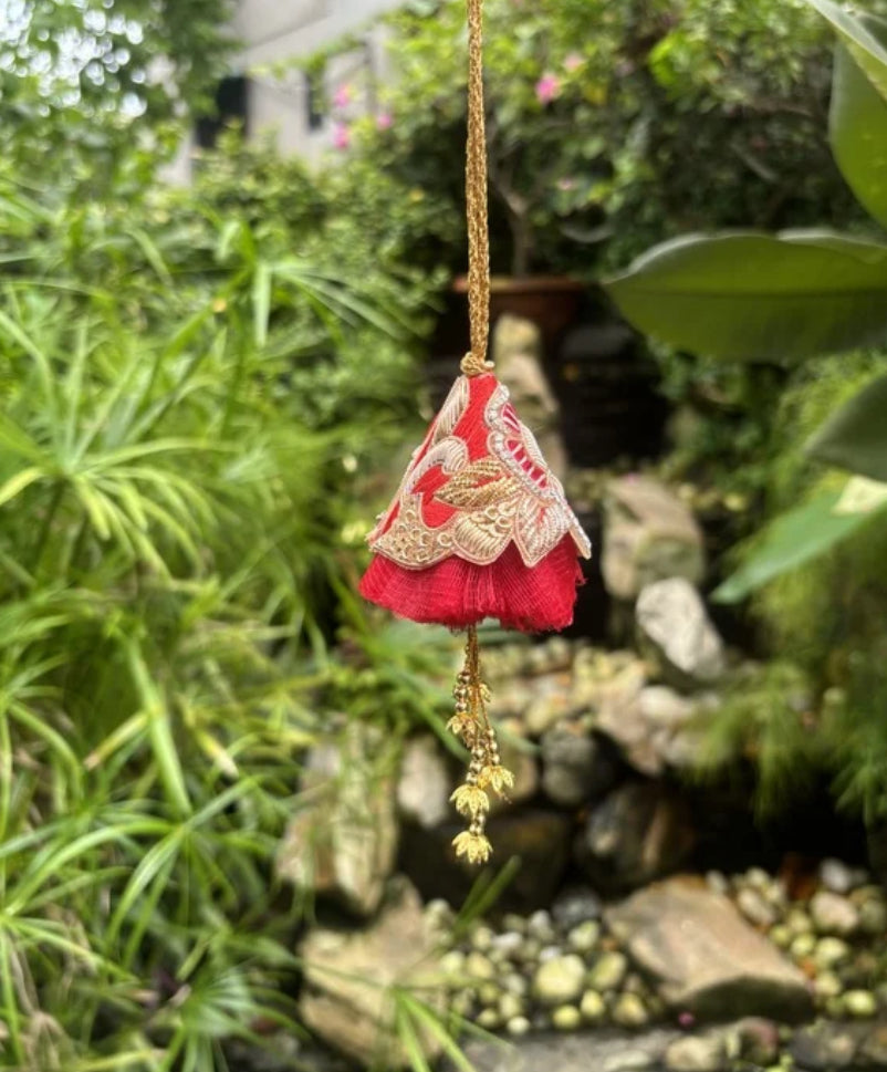Red Heritage Lumba with Golden Flower Latkan