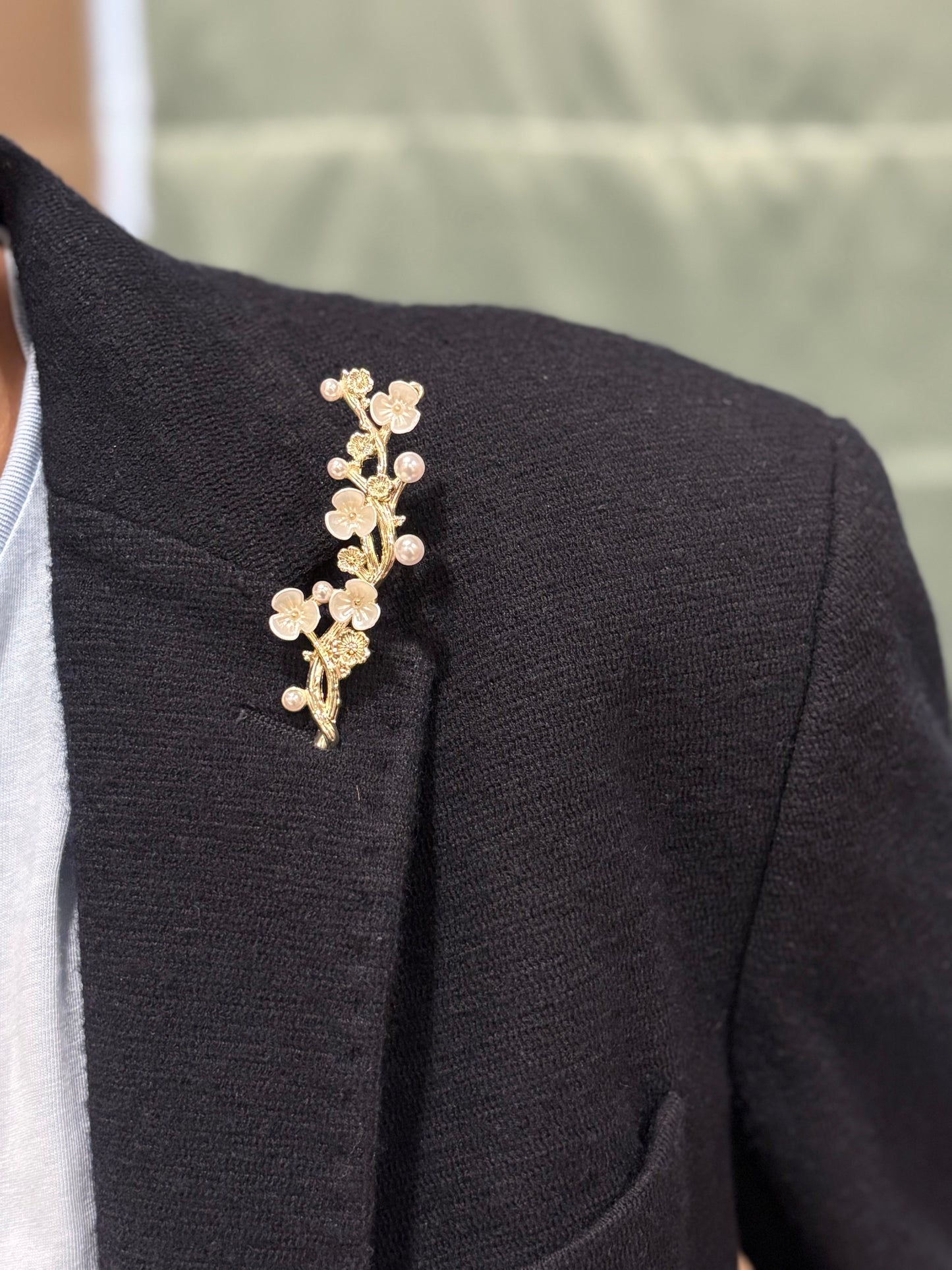 Pearl Lapel Pin